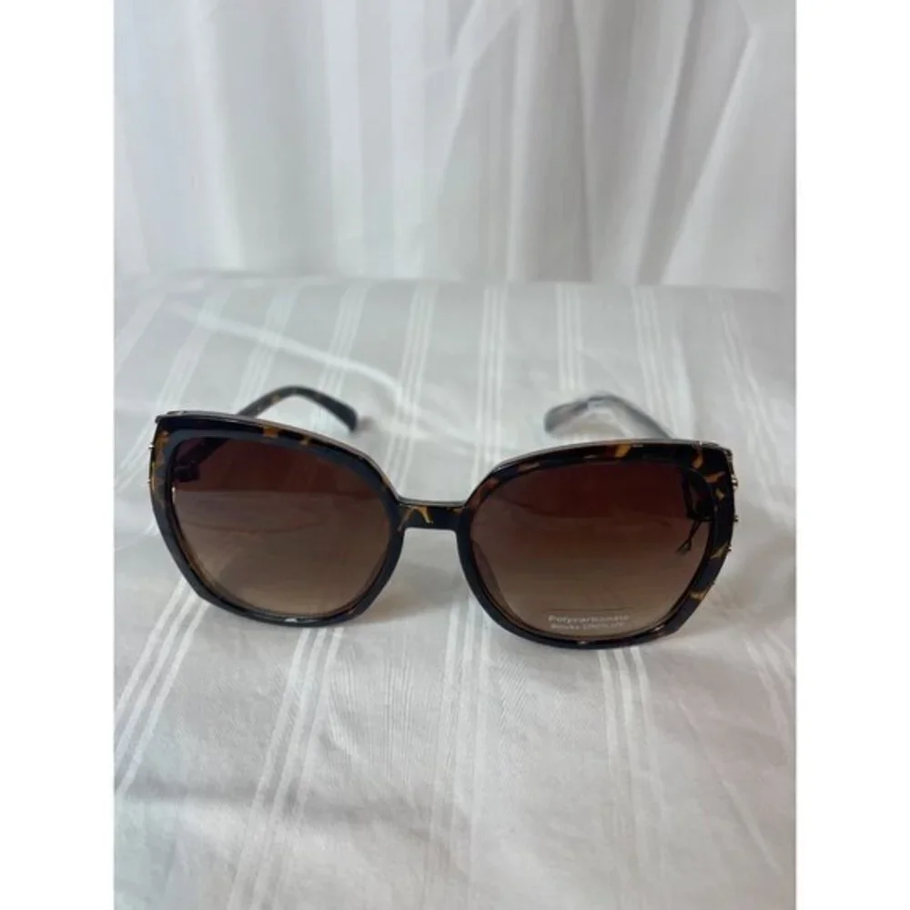 Cross My Way Round Frame Rhinestone Temple Sunglasses Tortoise‎